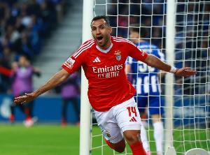 mk体育官网-黑店出品❗帕夫利季斯战巴萨+波尔图两戴帽，上季金靴+本季造34球